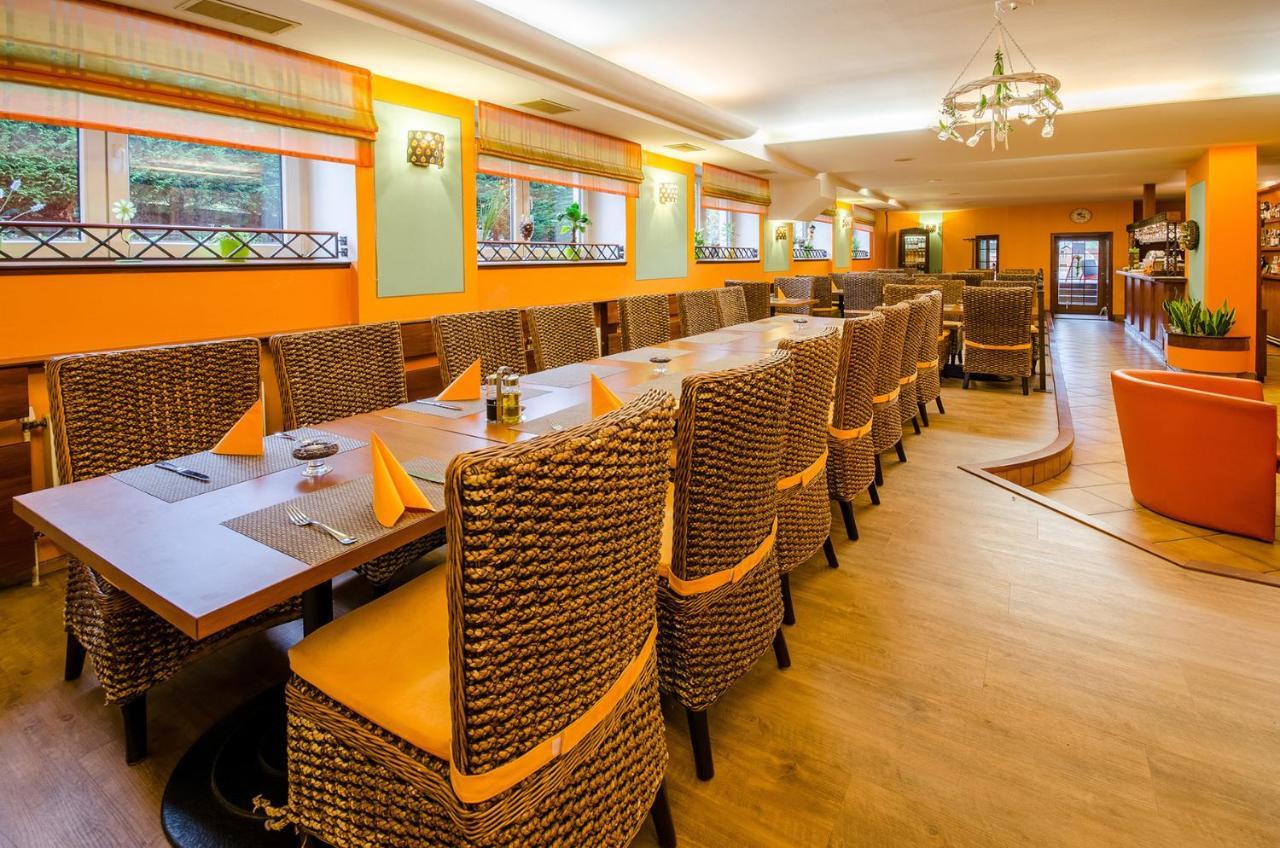 Hotel Loucky Litvínov Екстериор снимка