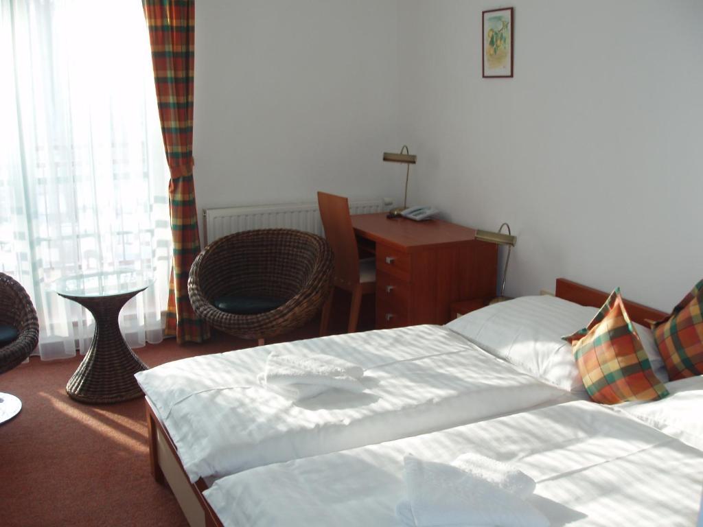 Hotel Loucky Litvínov Стая снимка