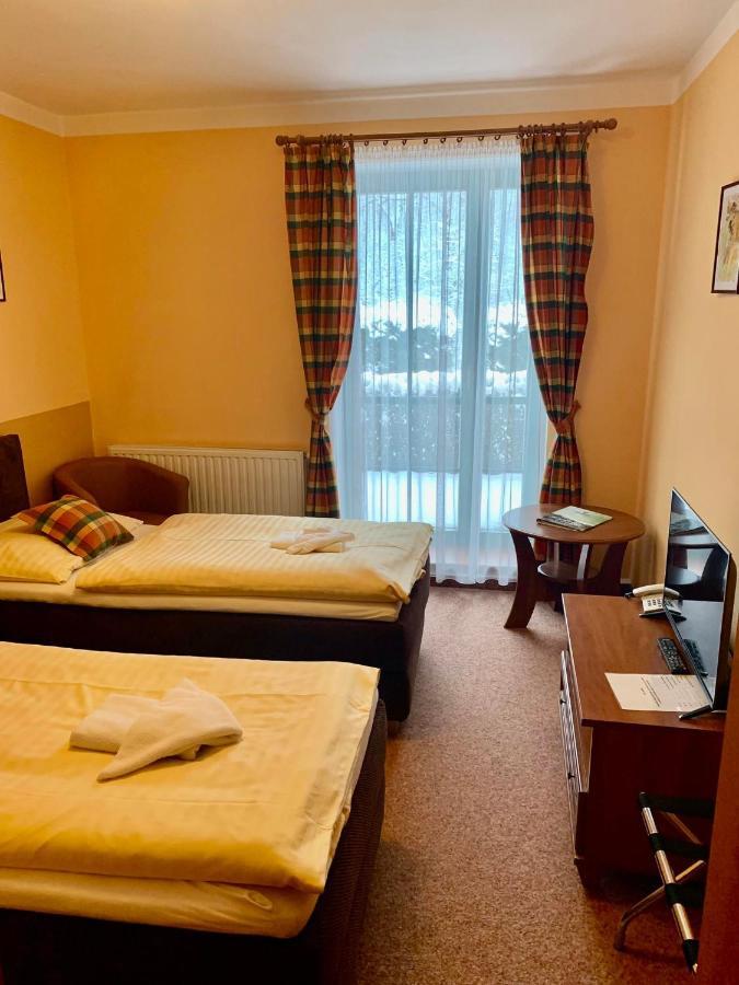 Hotel Loucky Litvínov Екстериор снимка