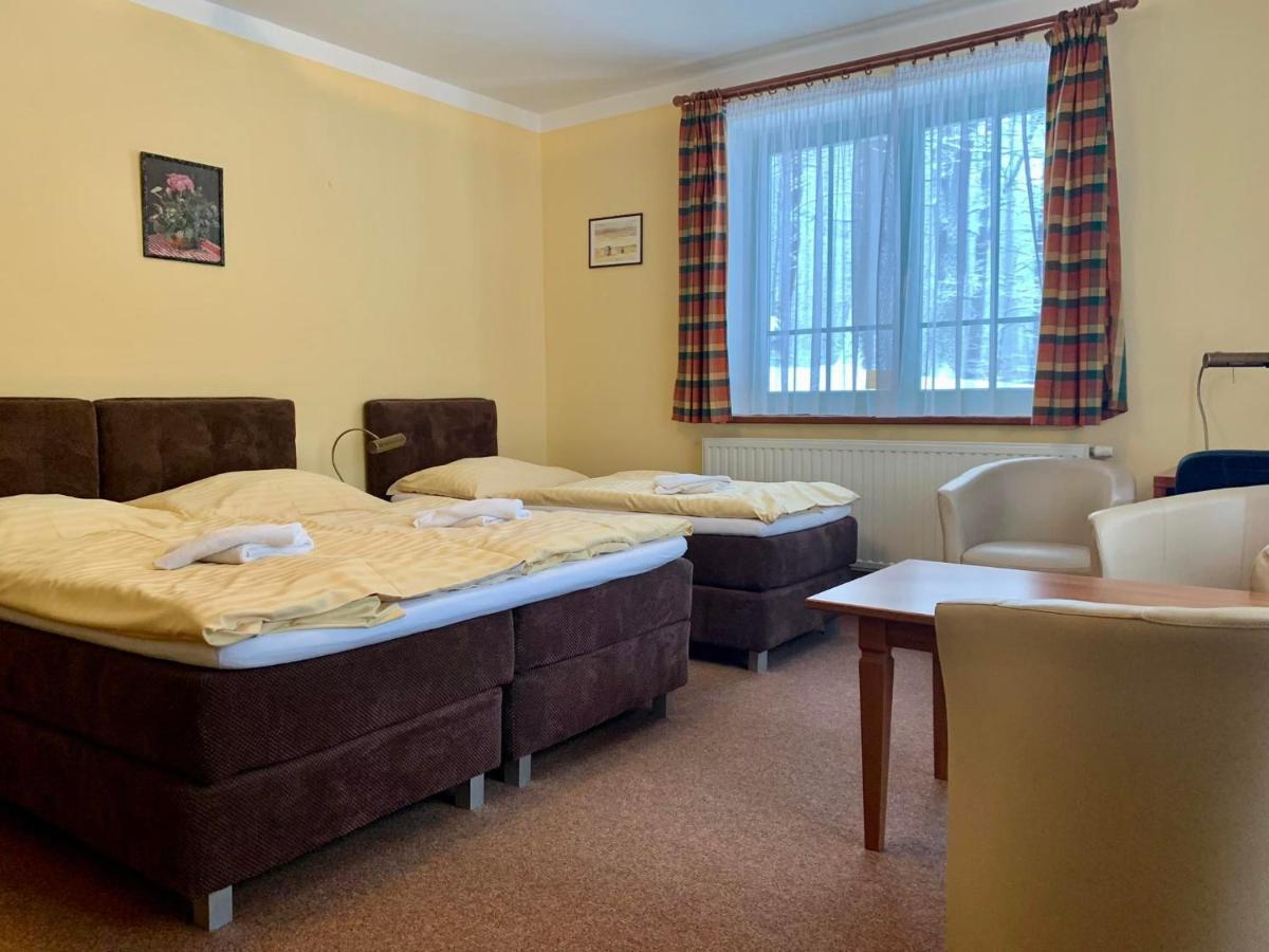 Hotel Loucky Litvínov Екстериор снимка