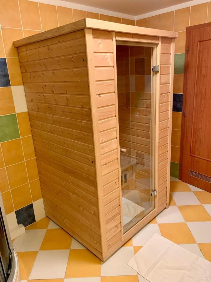 Hotel Loucky Litvínov Екстериор снимка