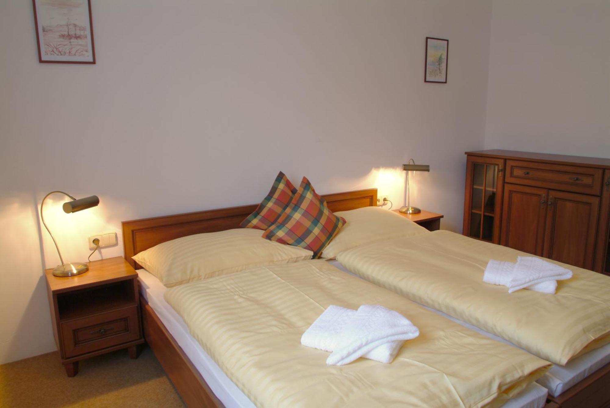 Hotel Loucky Litvínov Екстериор снимка