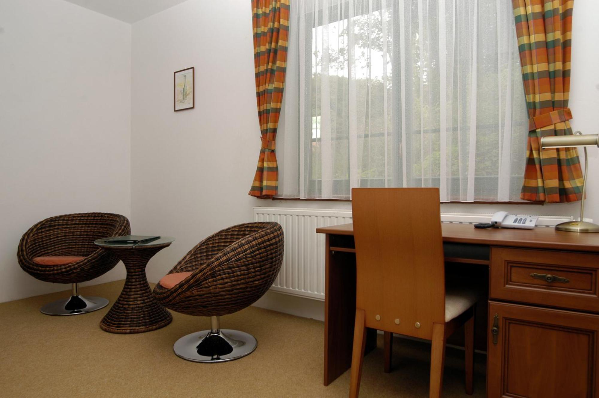 Hotel Loucky Litvínov Екстериор снимка