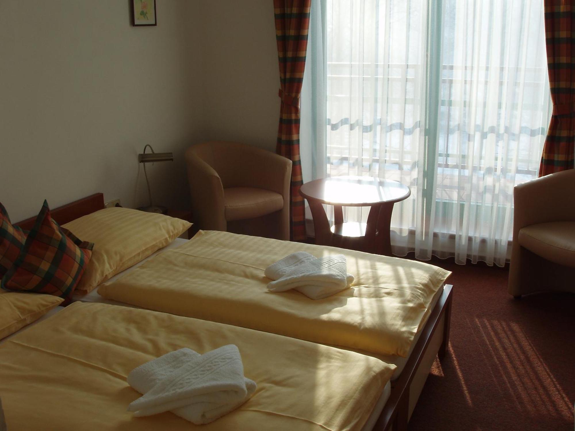 Hotel Loucky Litvínov Екстериор снимка