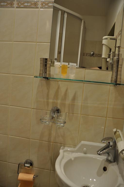 Hotel Loucky Litvínov Екстериор снимка
