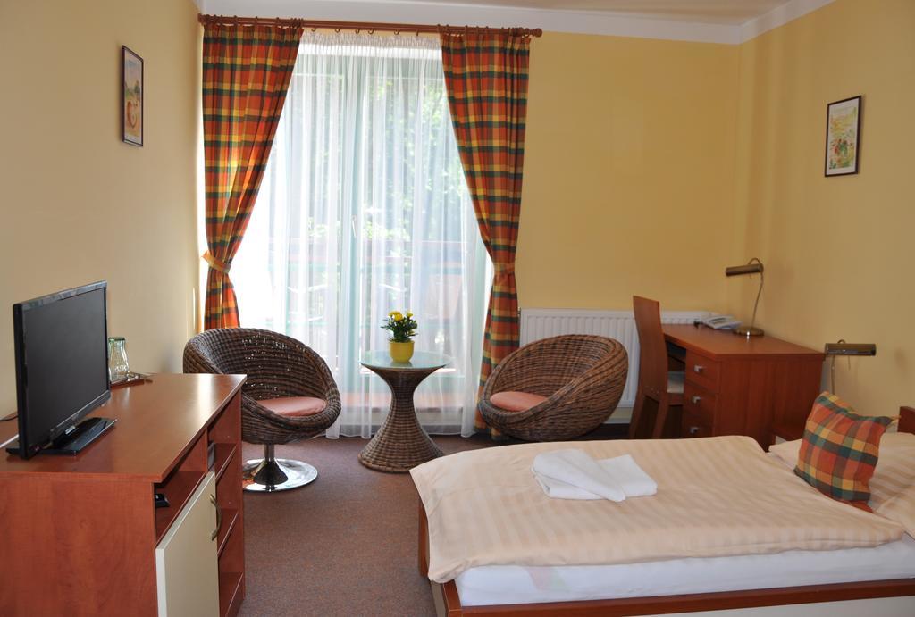 Hotel Loucky Litvínov Екстериор снимка