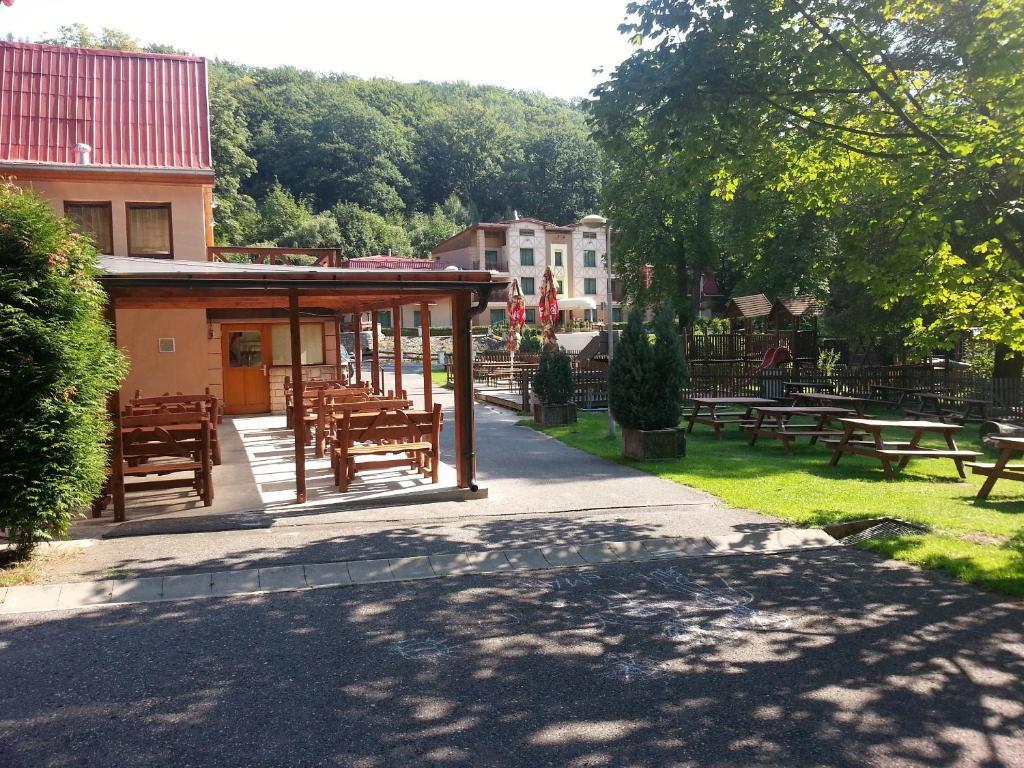 Hotel Loucky Litvínov Екстериор снимка