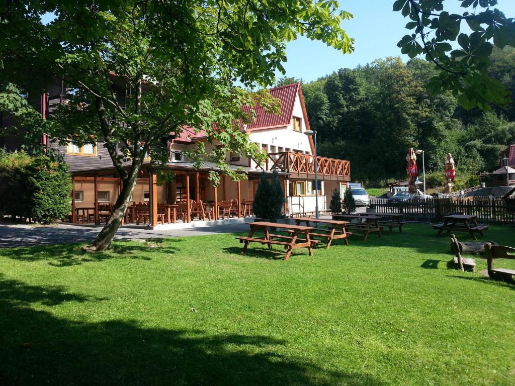Hotel Loucky Litvínov Екстериор снимка