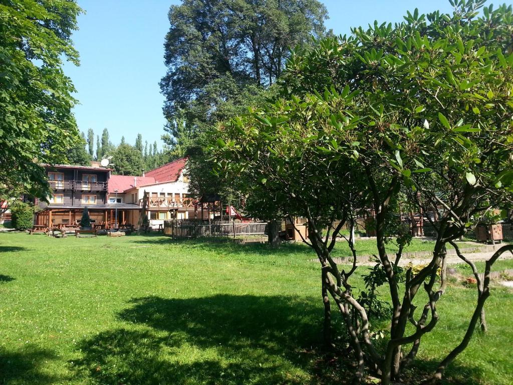 Hotel Loucky Litvínov Екстериор снимка